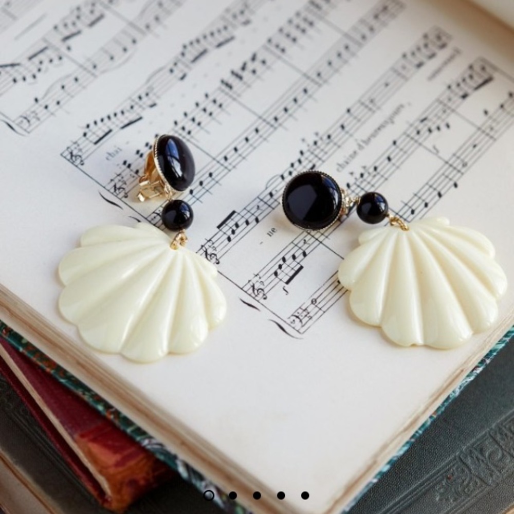 Sezane Black and Cream Shell Earrings